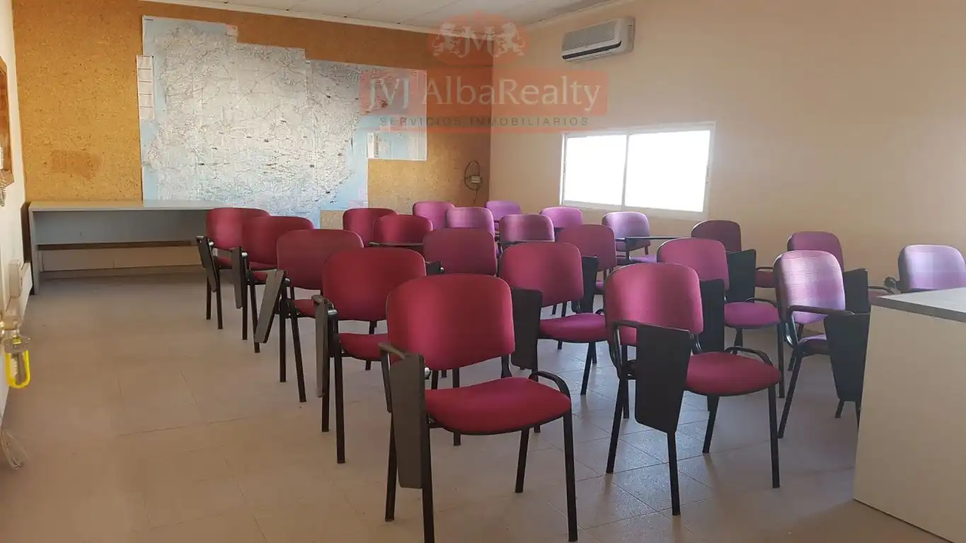 Büro zur Miete in Albacete mit Klimaanlage und Möbliert