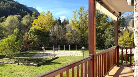 Se vende piso con vistas y dos balcones, de 2 dormitorios en la primera planta en Bagà!