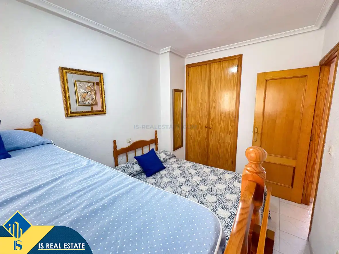 Habitación de Apartamento en venta en Torrevieja con Aire acondicionado, Calefacción y Terraza