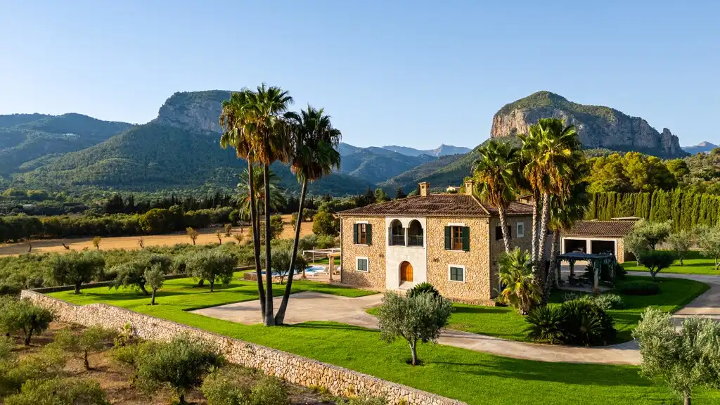 Casa rústica con piscina en venta en Alaró