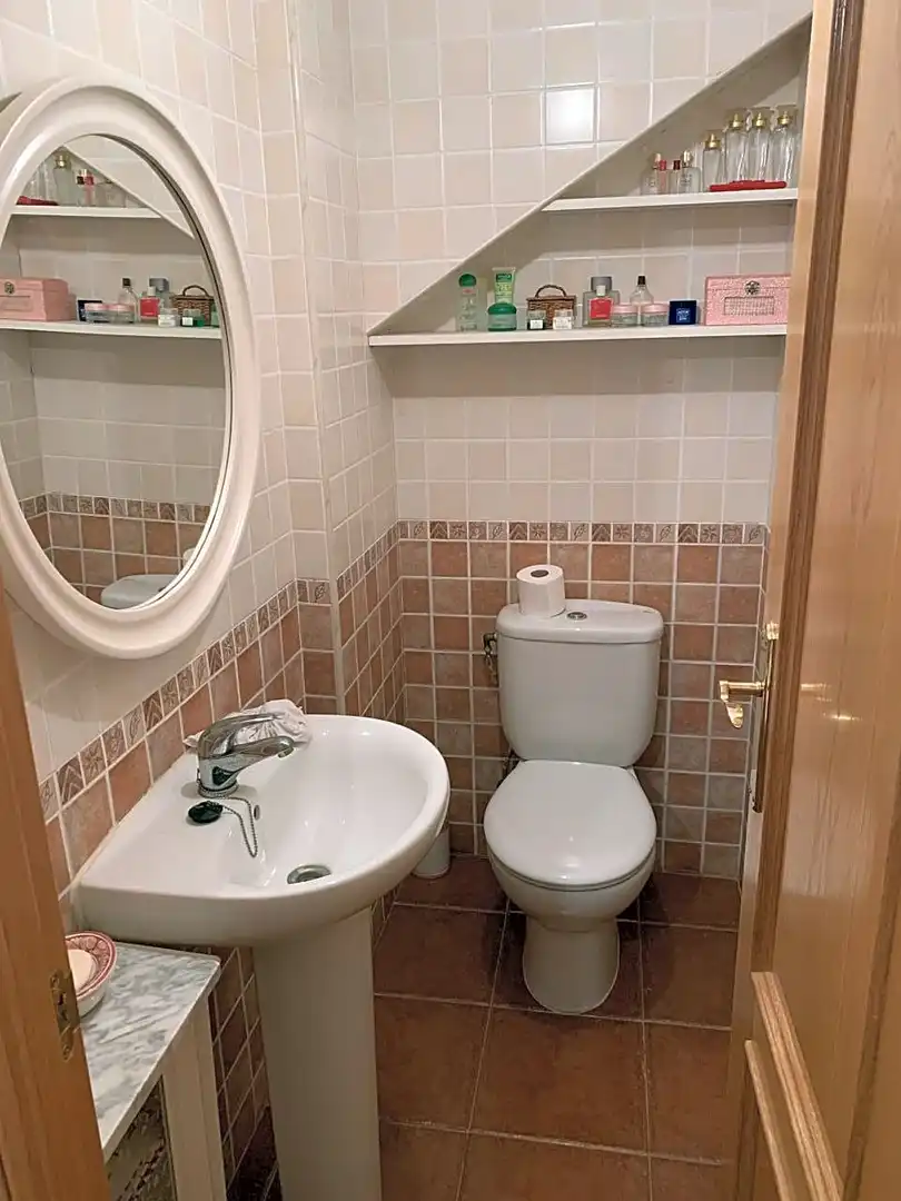 Bany de Casa o xalet en venda en  Logroño amb Calefacció, Parquet i Terrassa