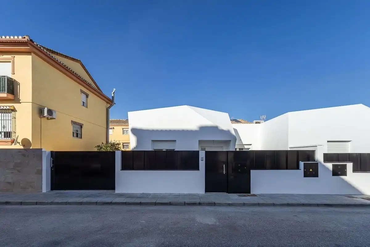Vista exterior de Casa adosada en venta en Vegas del Genil con Aire acondicionado y Calefacción