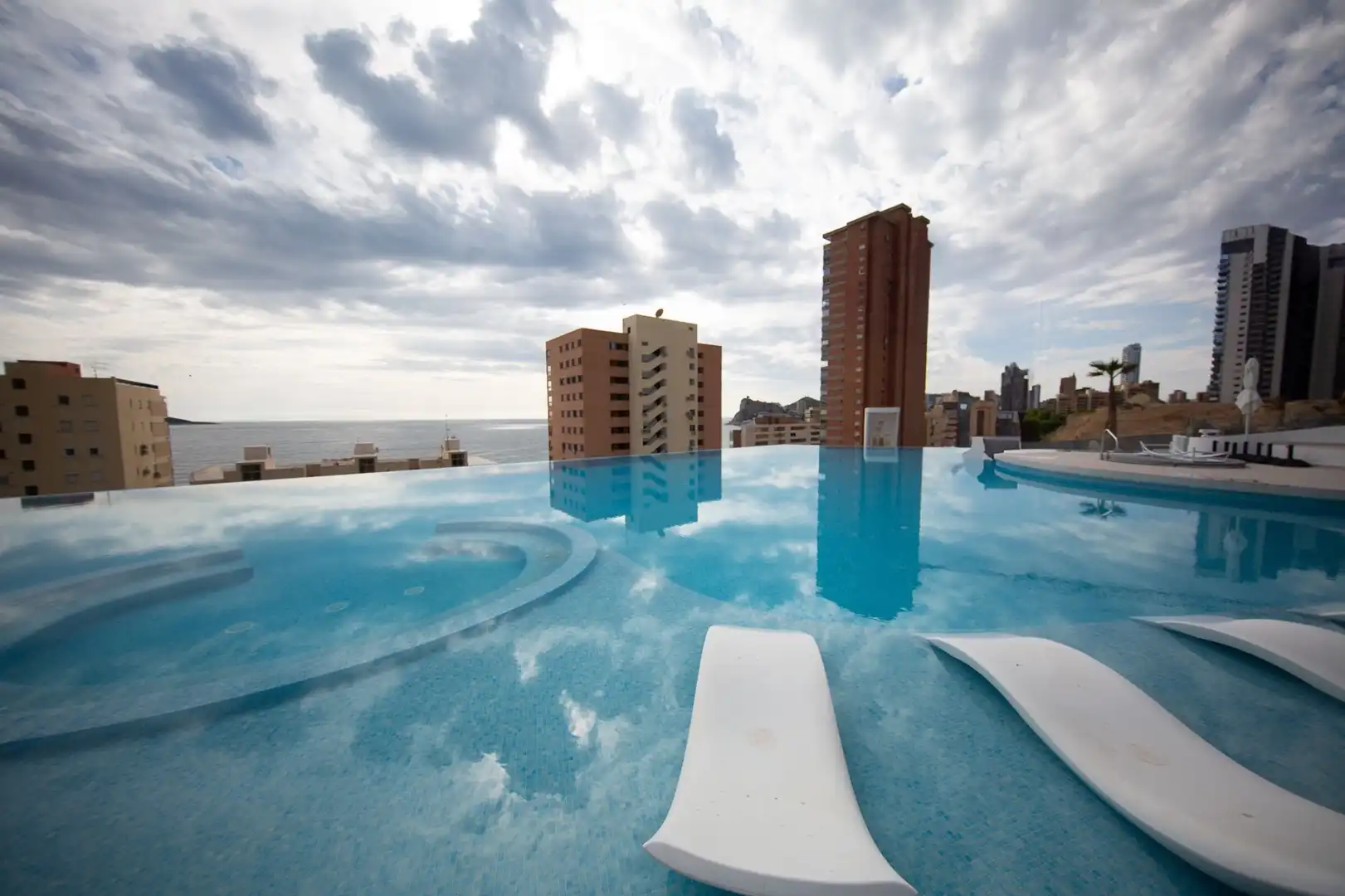 Piscina de Apartament en venda en Benidorm amb Aire condicionat, Calefacció i Terrassa