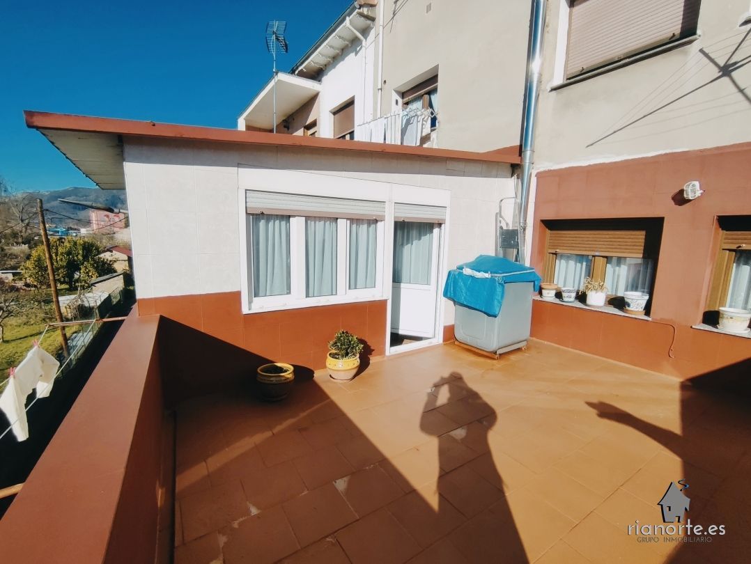 Vista exterior de Pis en venda en Langreo amb Calefacció, Parquet i Terrassa
