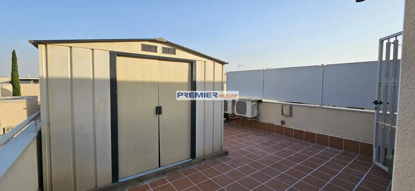 Terrasse von Einfamilien-Reihenhaus zur Miete in Torrejón de Ardoz mit Klimaanlage, Heizung und Privatgarten