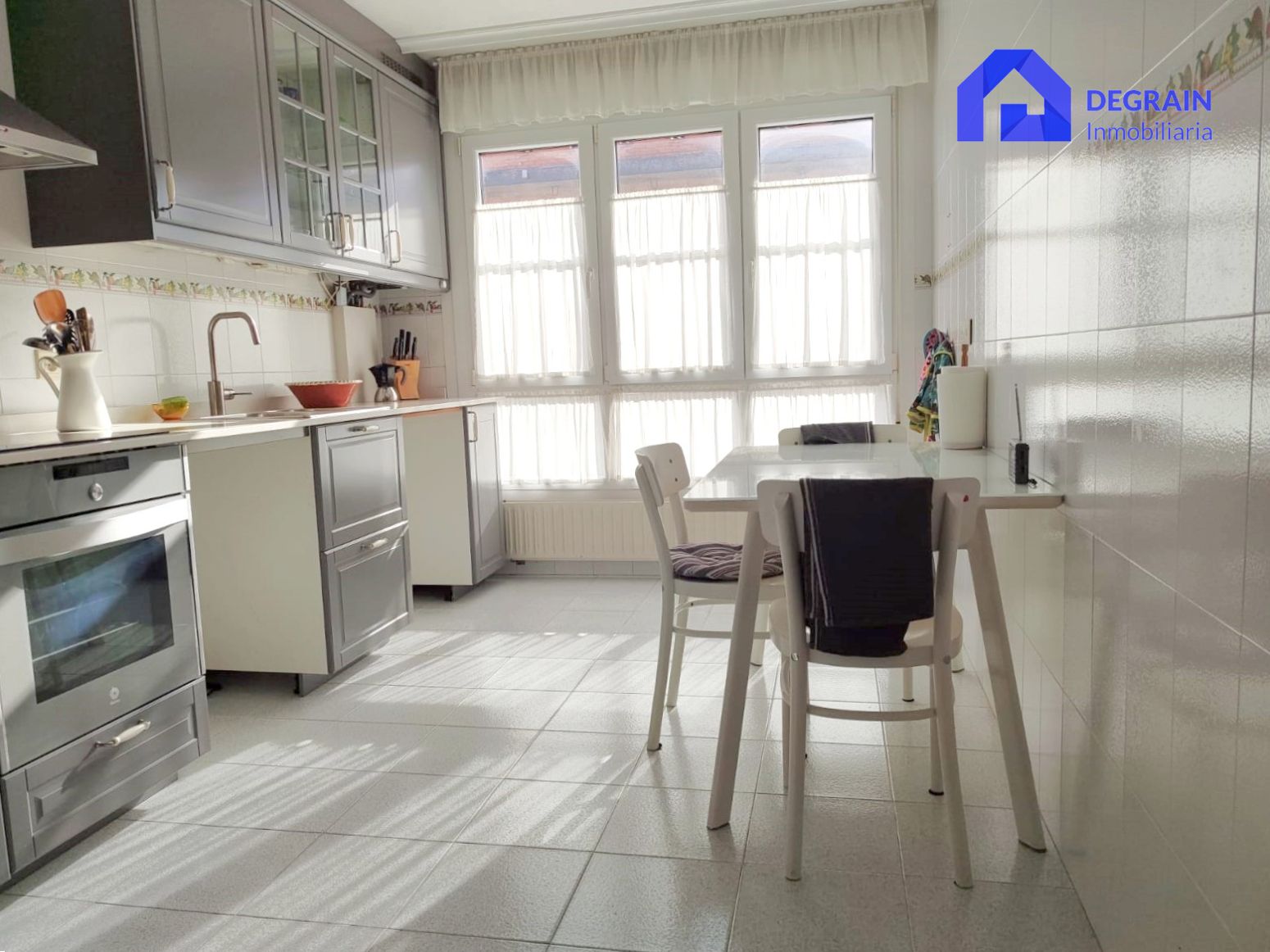 Kitchen of Flat for sale in Oviedo   with Heating and Storage room