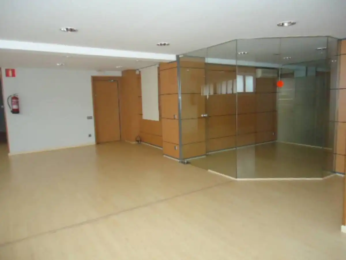 Local comercial de lloguer a Centre - Passeig i Rodalies, imagen 2