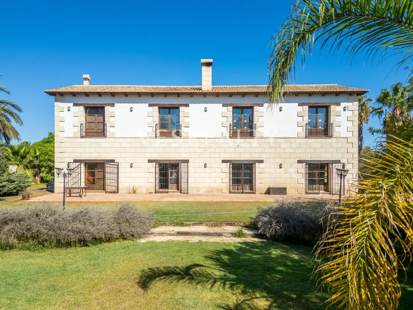 Vista exterior de Casa o xalet en venda en Elche / Elx amb Aire condicionat, Calefacció i Jardí privat
