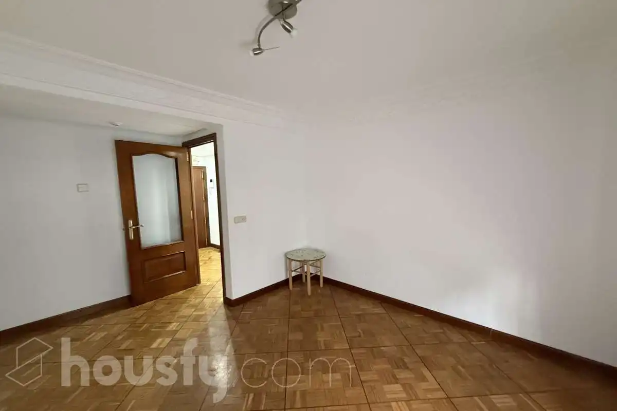 Schlafzimmer von Wohnung zur Miete in Madrid mit Heizung, Möbliert und Balkon