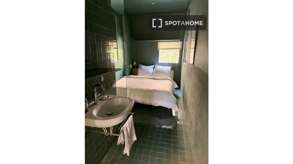 Habitación de Piso de alquiler en Sant Boi de Llobregat con Aire acondicionado, Calefacción y Amueblado