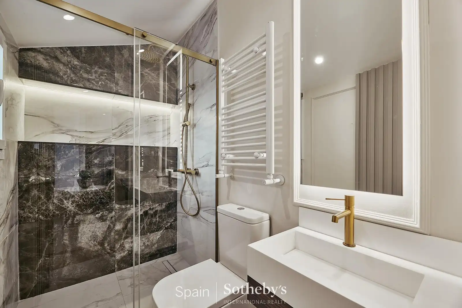 Bany de Apartament en venda en Madrid amb Aire condicionat i Calefacció