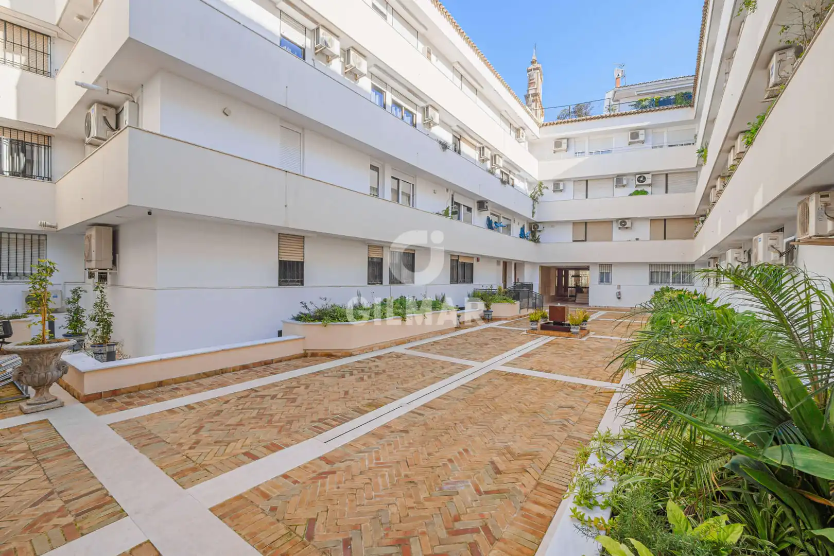 Außenansicht von Wohnung zum Verkauf in Sevilla mit Heizung, Privatgarten und Abstellraum