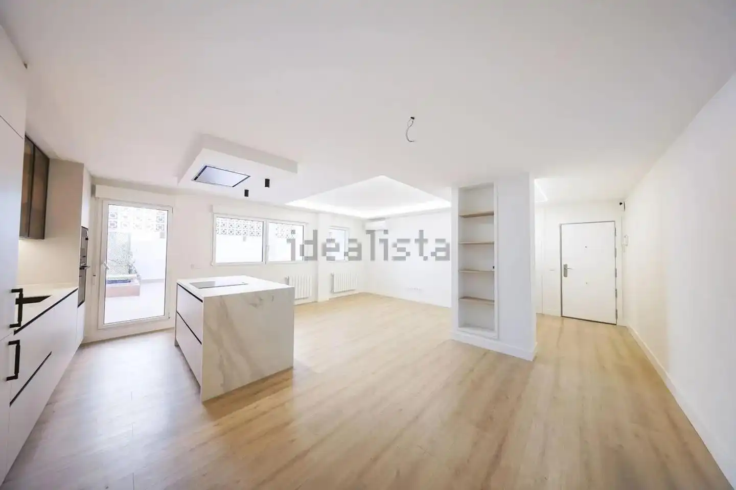 Vista exterior de Planta baja en venta en Madrid con Aire acondicionado y Terraza