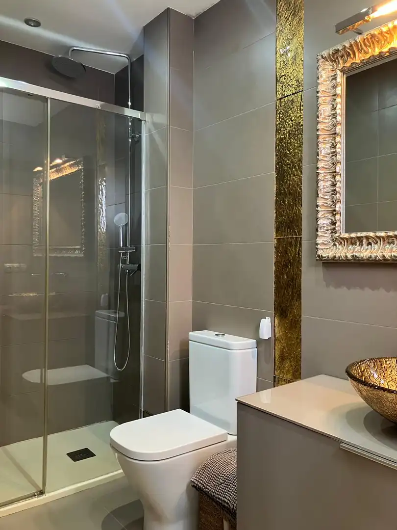Baño de Ático en venta en Sitges con Calefacción, Horno y Microondas