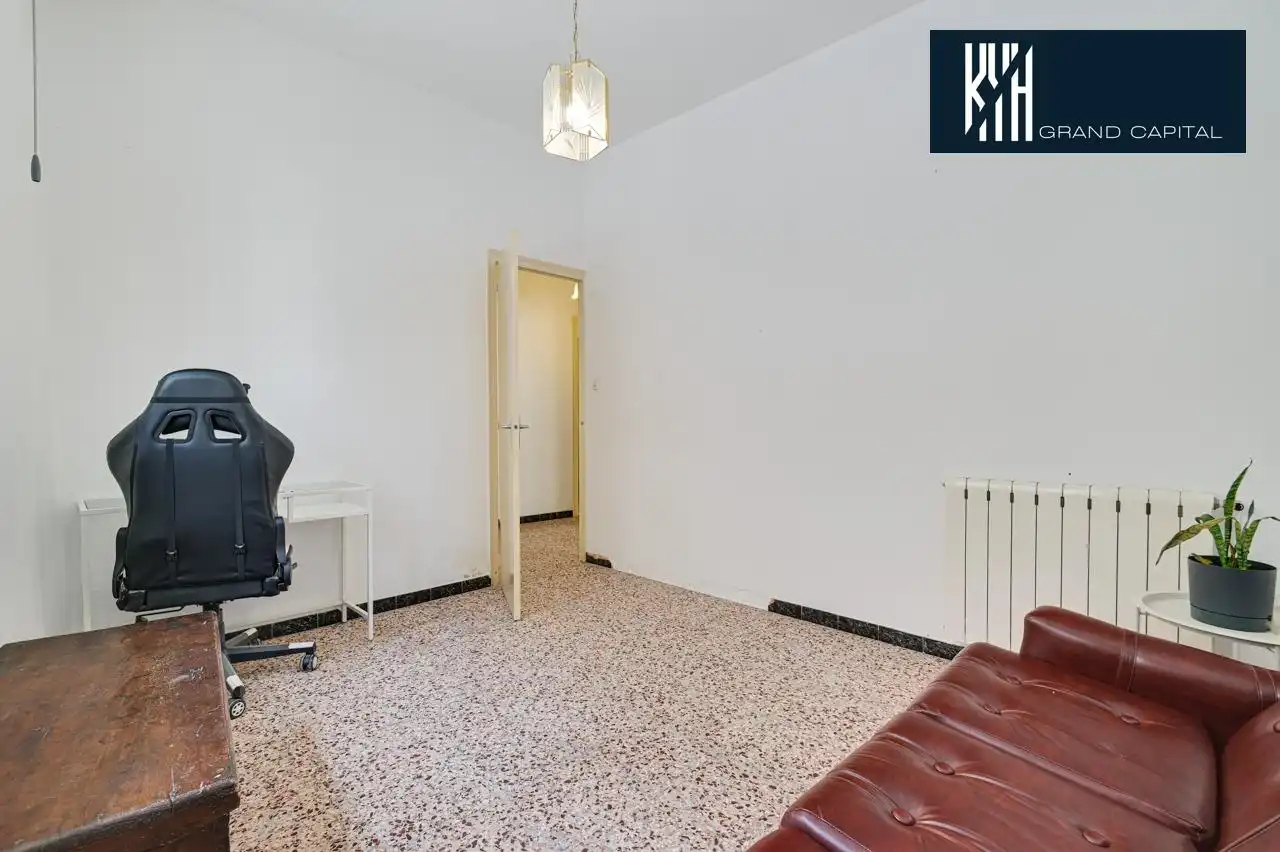 Wohnzimmer von Erdgeschoss zum Verkauf in Salt mit Heizung und Abstellraum