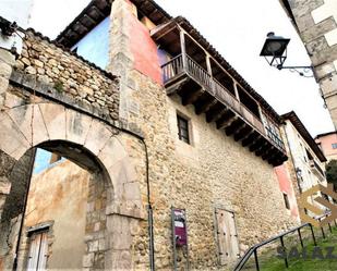 Vista exterior de Casa adosada en venda en Medina de Pomar amb Terrassa i Balcó