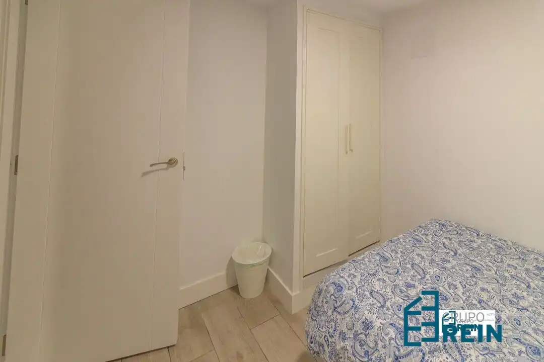 Habitación de Local en venta en Madrid