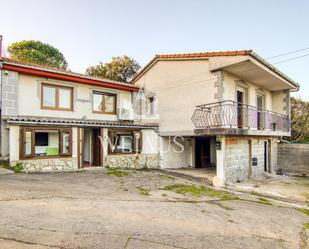 Vista exterior de Casa o xalet en venda en Medio Cudeyo amb Calefacció, Jardí privat i Terrassa