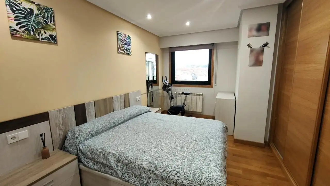 Dormitori de Dúplex en venda en Ourense Capital  amb Aire condicionat, Calefacció i Terrassa