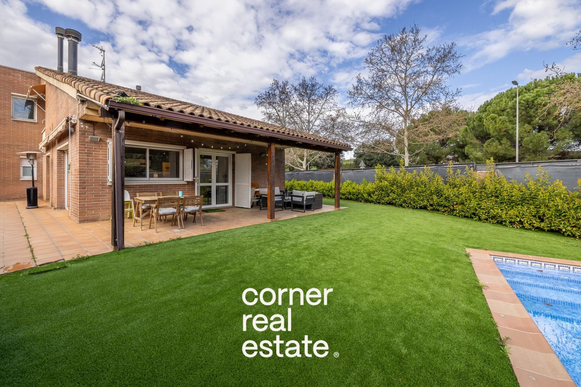 Exterior view of House or chalet for sale in Sant Cugat del Vallès  with Air Conditioner, Heating and Private garden