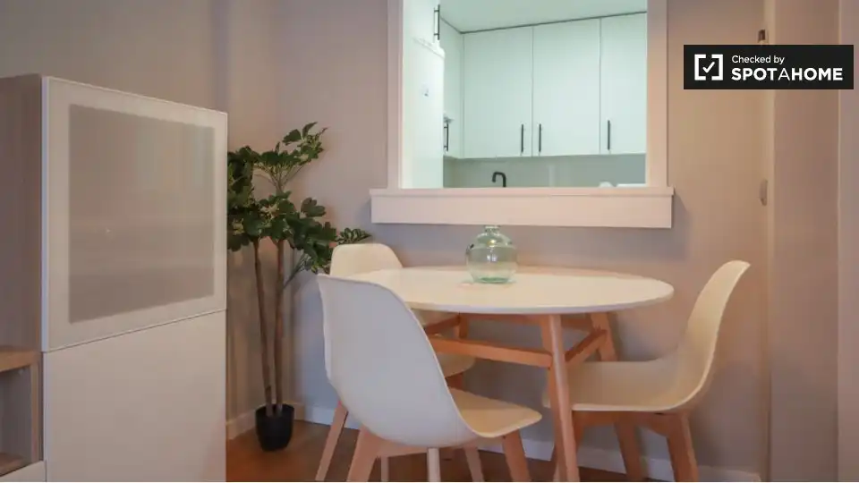 Comedor de Piso de alquiler en Madrid con Aire acondicionado, Calefacción y Amueblado
