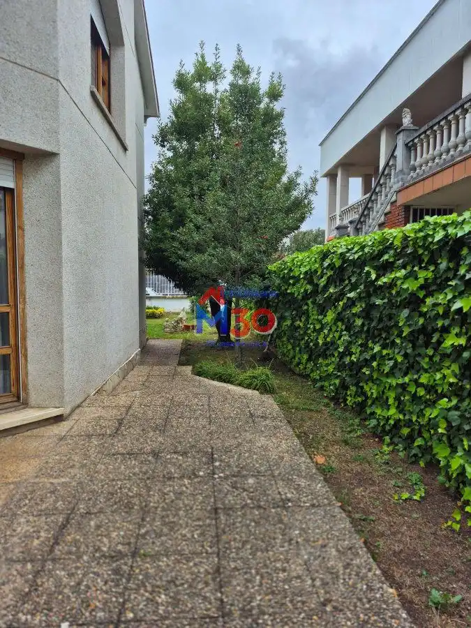 Jardí de Casa o xalet en venda en Miranda de Ebro amb Calefacció i Piscina