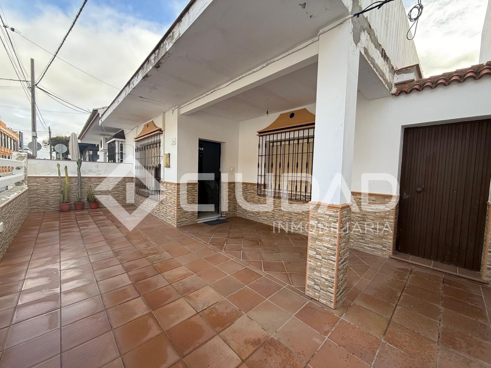 Vista exterior de Casa o xalet en venda en Chipiona amb Traster