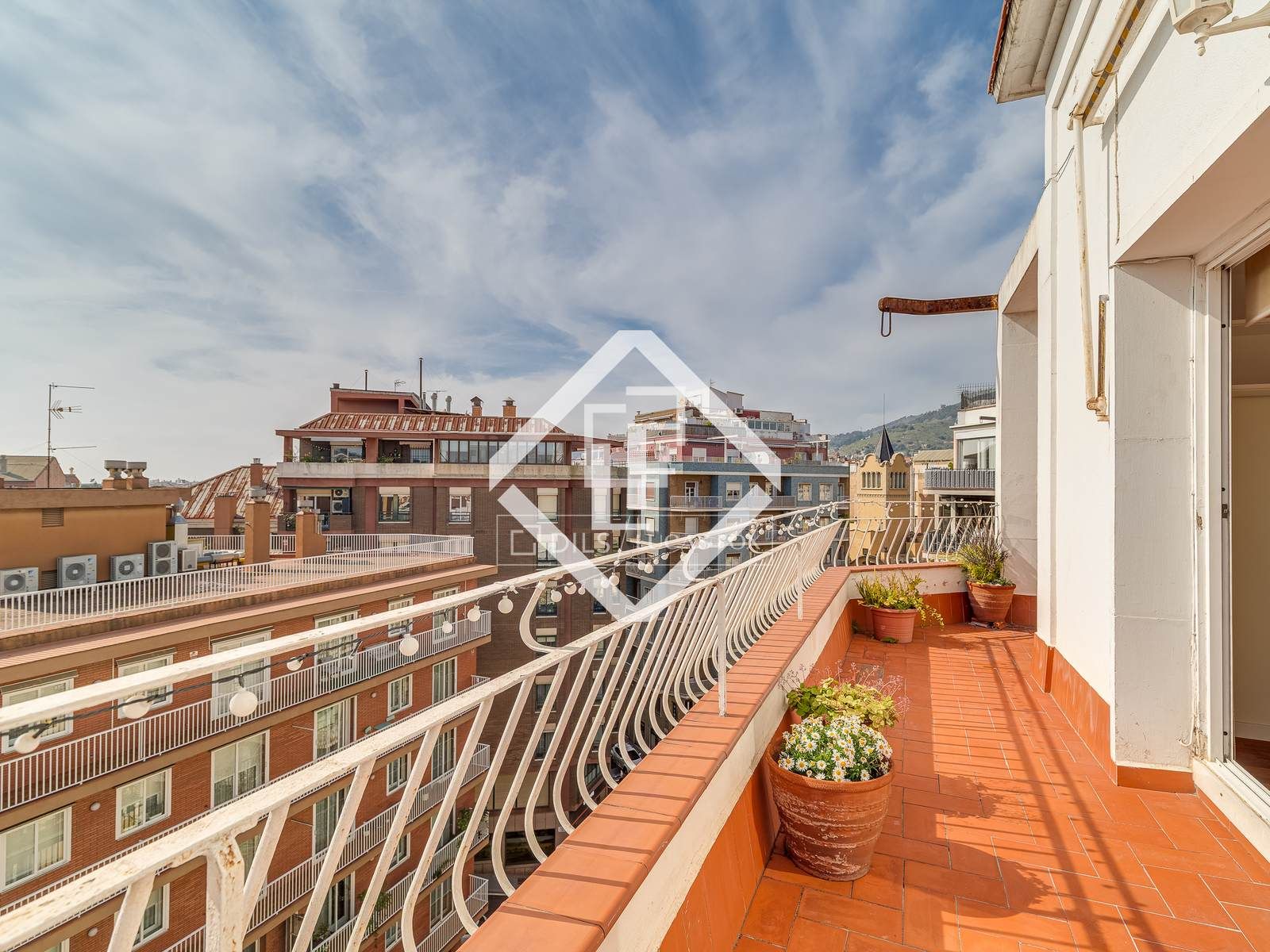 Exterior view of Attic for sale in  Barcelona Capital  with Air Conditioner, Heating and Storage room