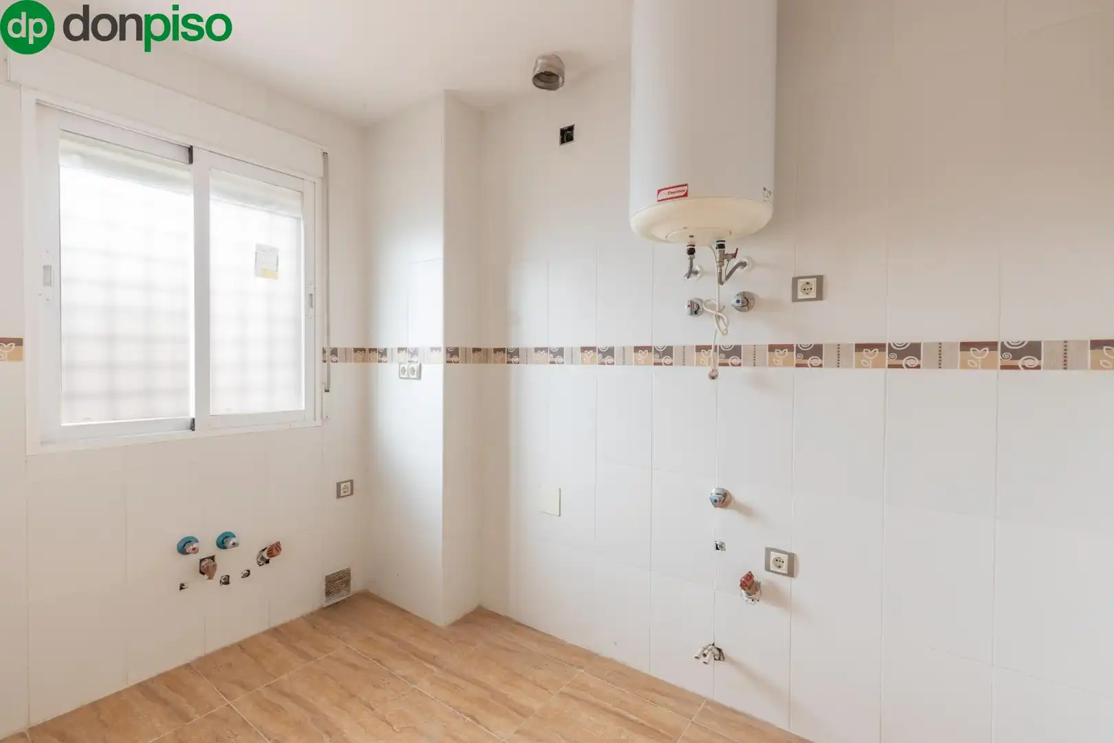 Badezimmer von Wohnung zum Verkauf in Güevéjar mit Balkon