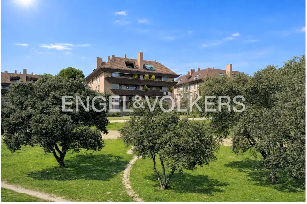 Vista exterior de Ático de alquiler en Boadilla del Monte con Aire acondicionado, Calefacción y Parquet