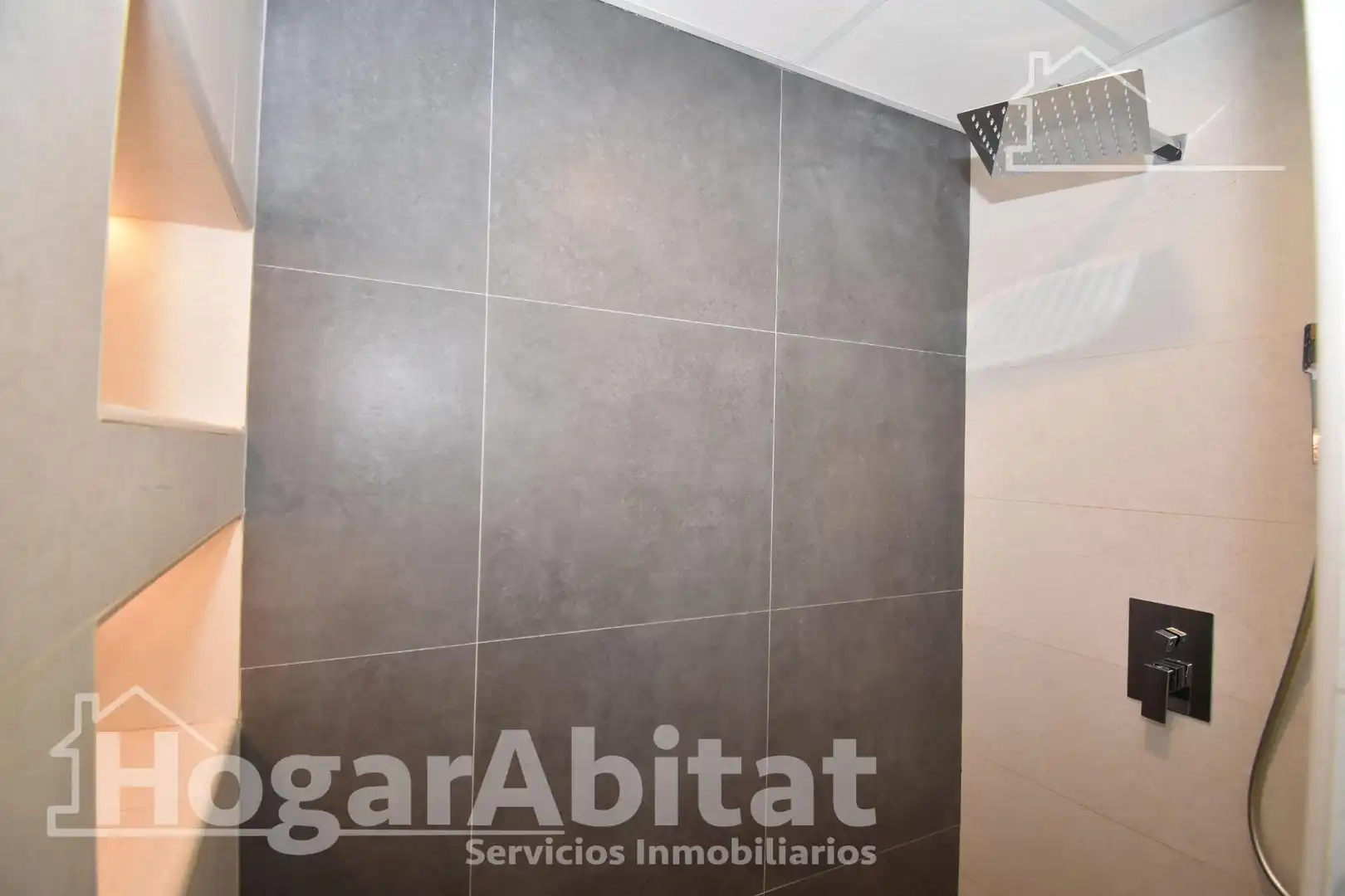 Bathroom of Attic for sale in Torrent  with Air Conditioner, Heating and Terrace