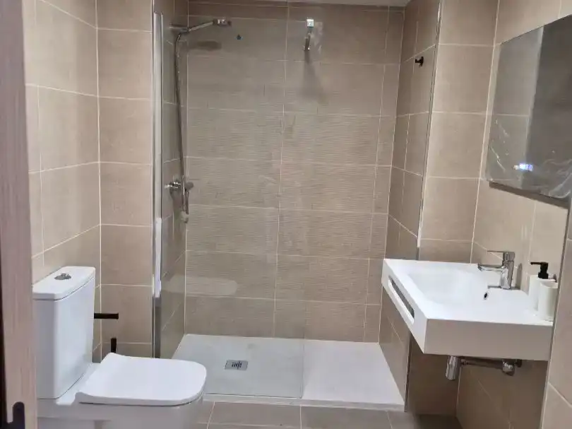 Bany de Pis de lloguer en Paterna amb Aire condicionat, Parquet i Moblat