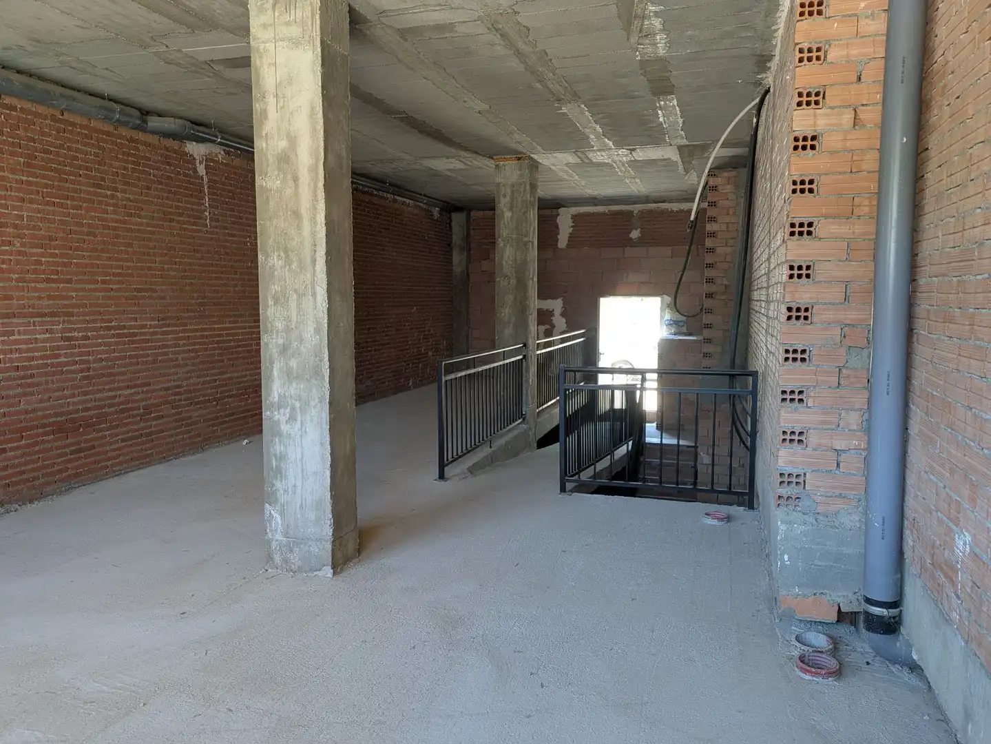 Local comercial en venda a Monzón, imagen 2