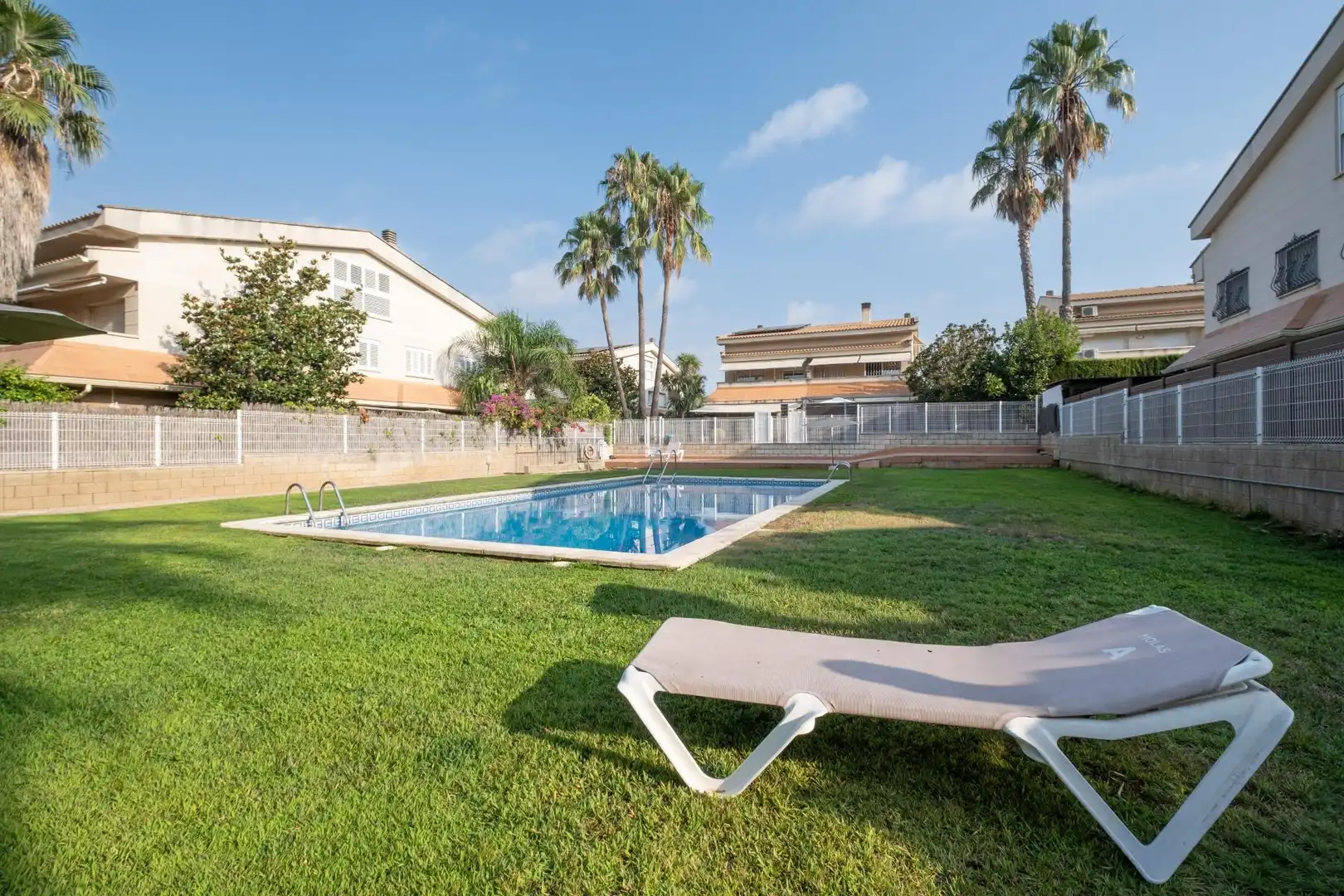 Piscina de Casa adosada en venta en Salou con Aire acondicionado, Jardín privado y Parquet