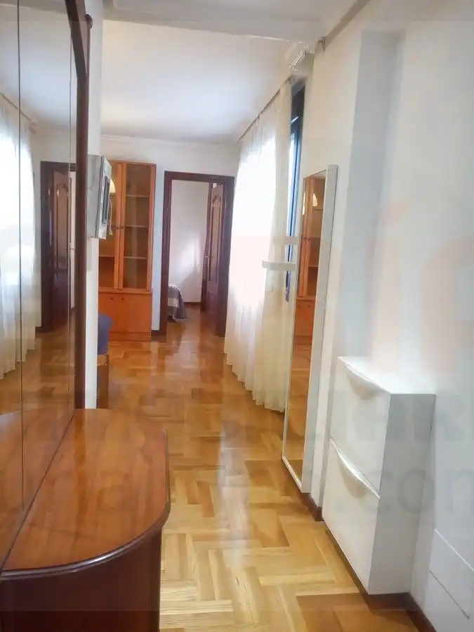 Apartament de lloguer en Oviedo  amb Calefacció, Parquet i Moblat