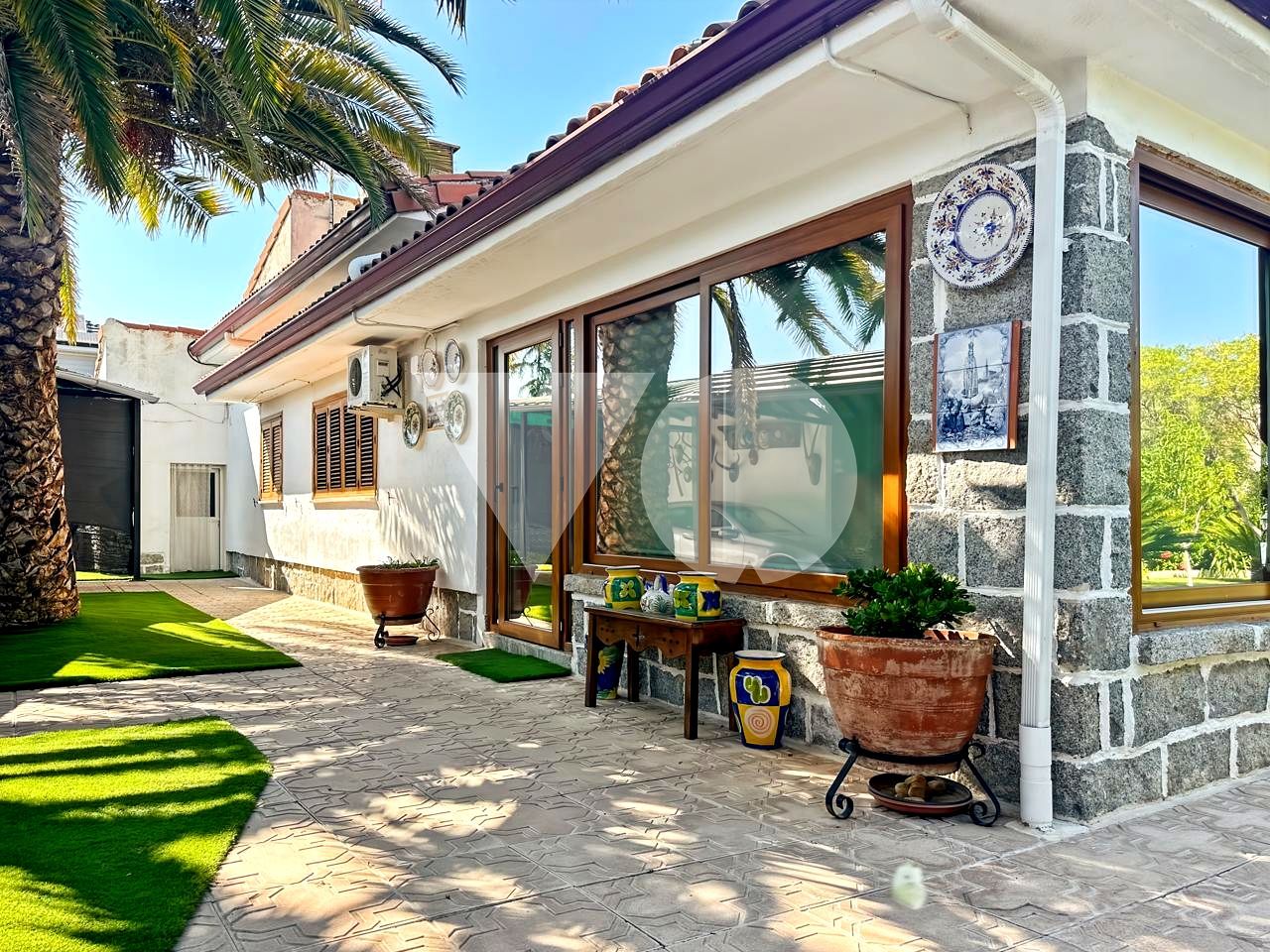 Exterior view of House or chalet for sale in Villanueva de la Cañada  with Air Conditioner, Private garden and Storage room