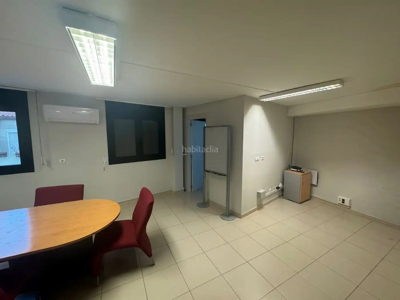 Office space with lift to rent in Carrer del Bruc 80, imagen 3