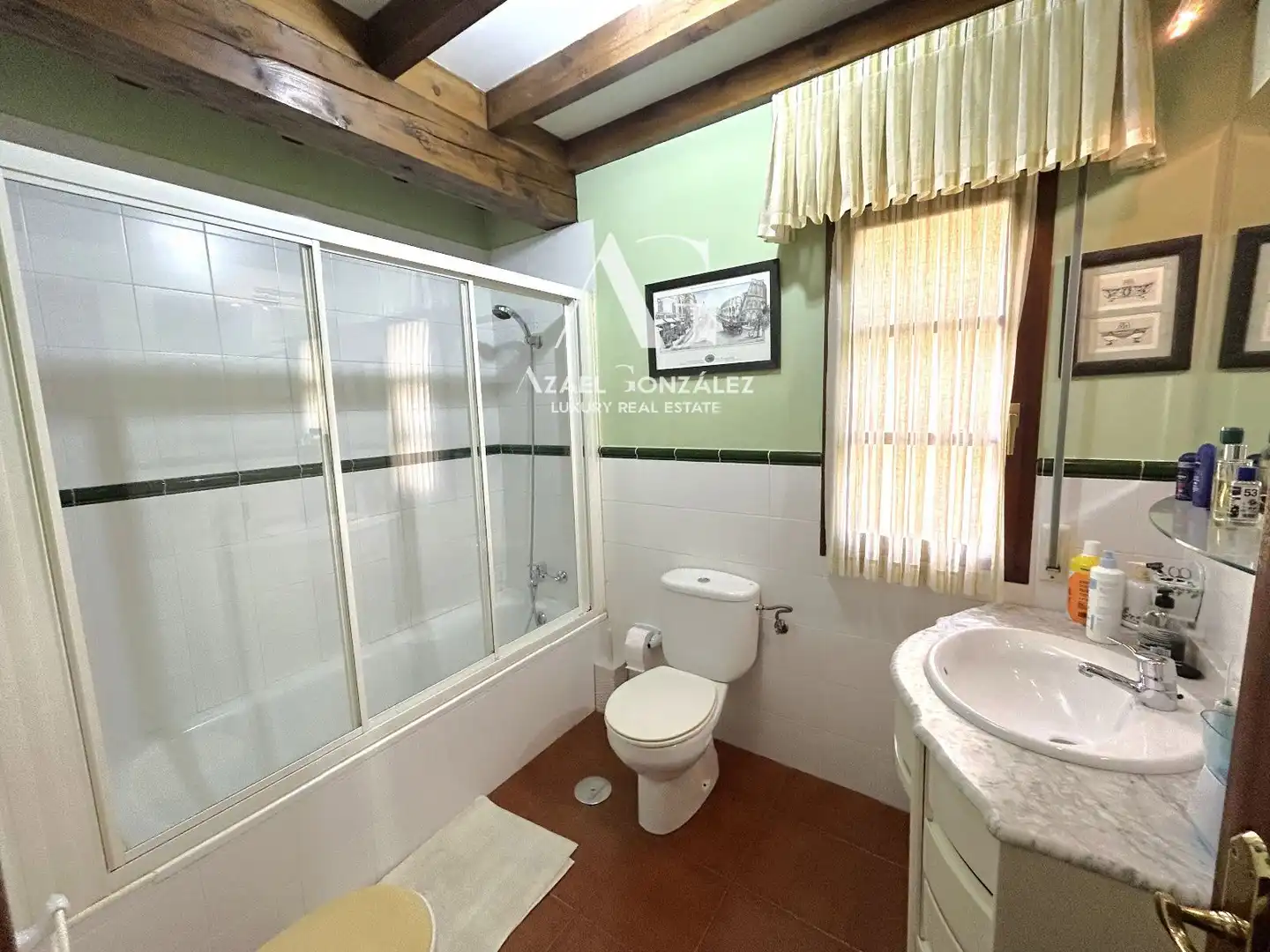 Baño de Casa adosada en venta en Cabezón de la Sal con Calefacción, Jardín privado y Terraza