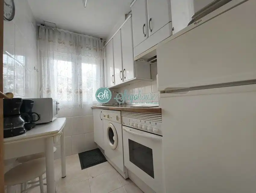 Cocina de Piso de alquiler en San Cristóbal de Segovia con Calefacción, Parquet y Amueblado
