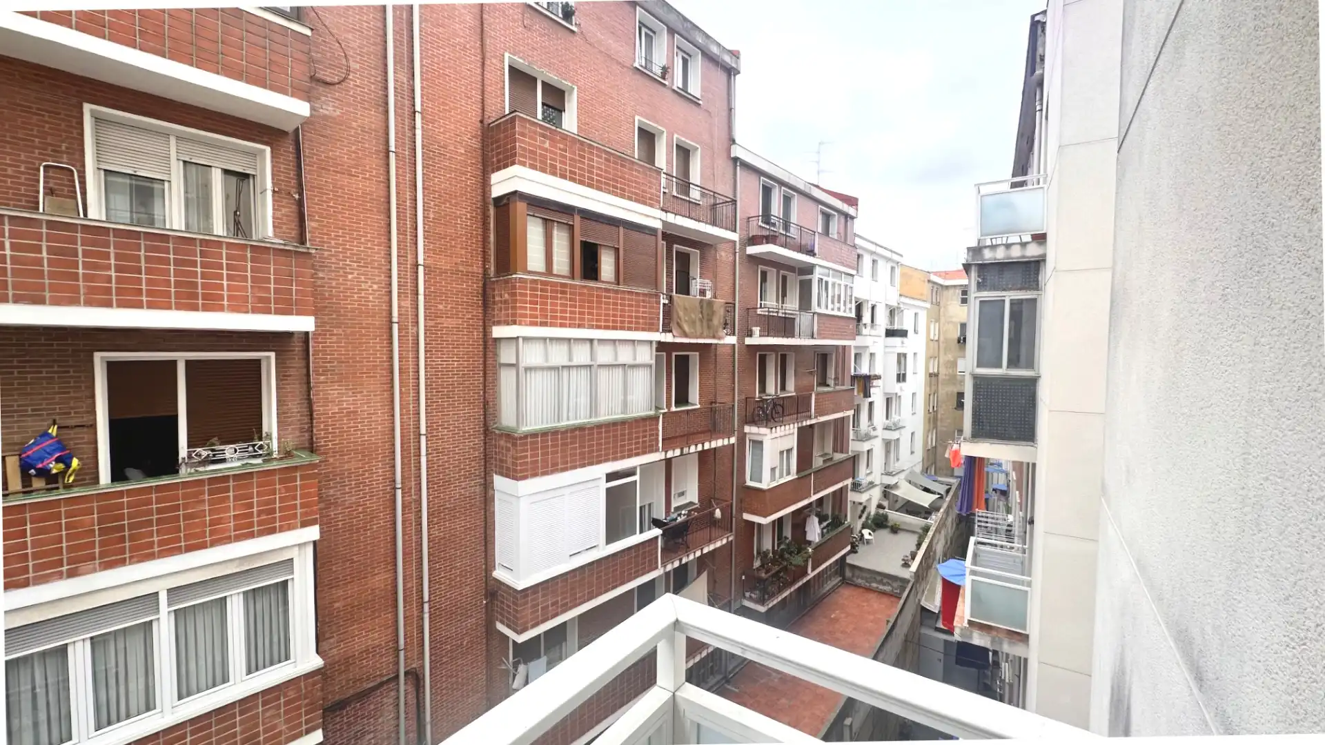Vista exterior de Pis en venda en Bilbao  amb Calefacció, Parquet i Terrassa