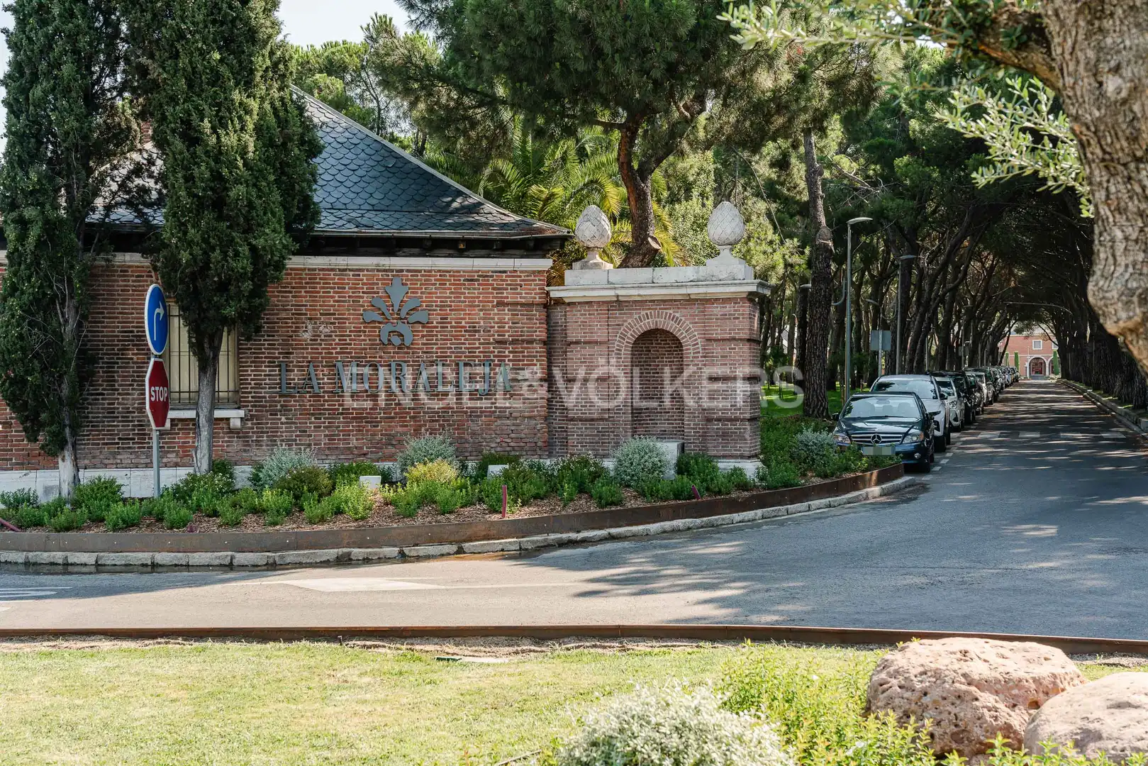 Vista exterior de Casa o xalet en venda en La Moraleja amb Calefacció, Jardí privat i Terrassa