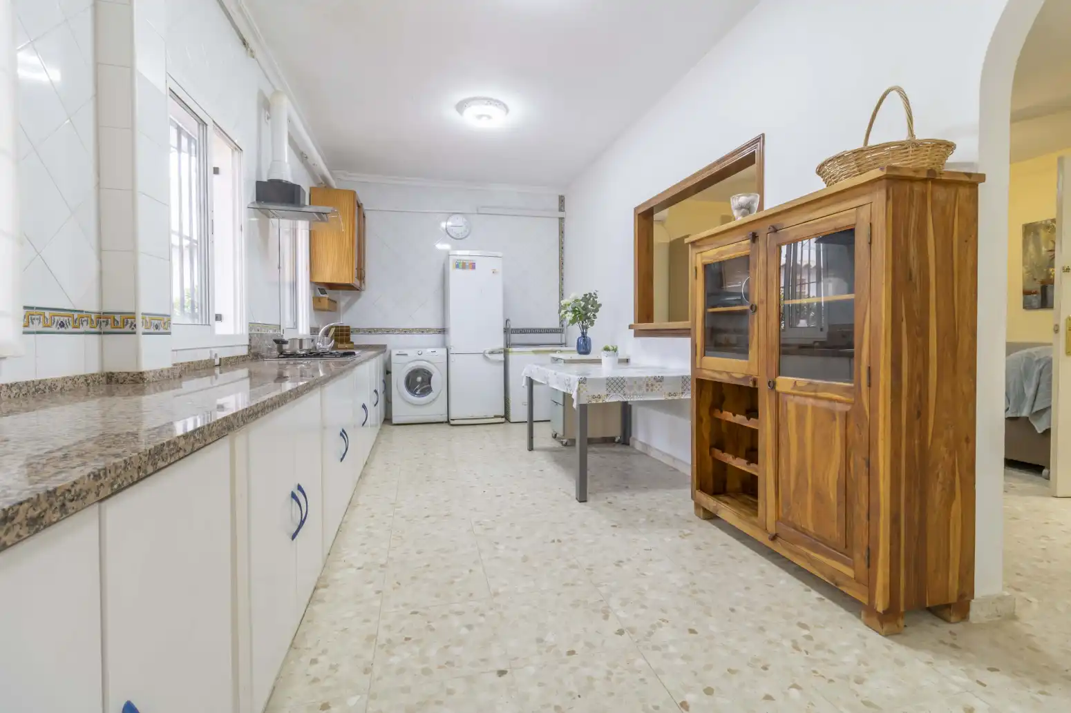 Kitchen of Houses for sale in Carmona  with Air Conditioner, Private garden and Swimming Pool