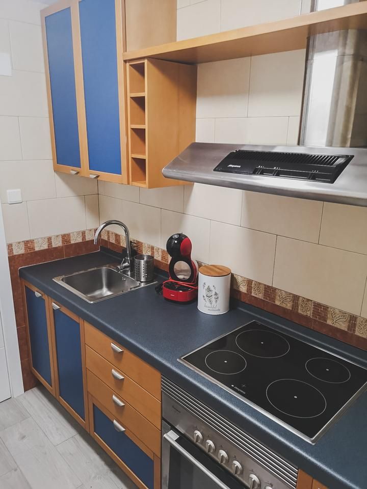 Cuina de Apartament en venda en  Cádiz Capital amb Aire condicionat, Calefacció i Moblat