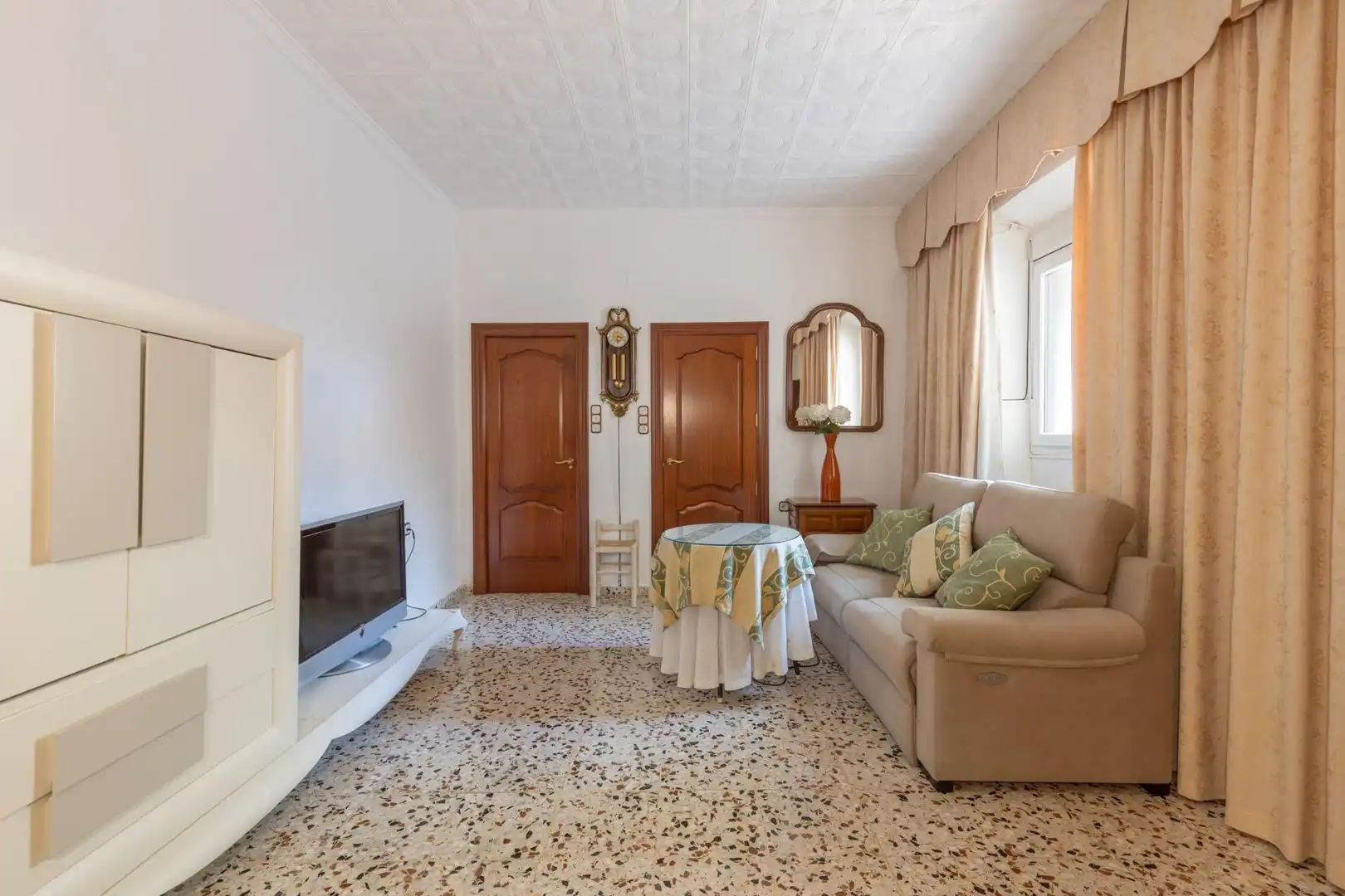 Sala d'estar de Pis en venda en Granada amb Aire condicionat, Calefacció i Traster