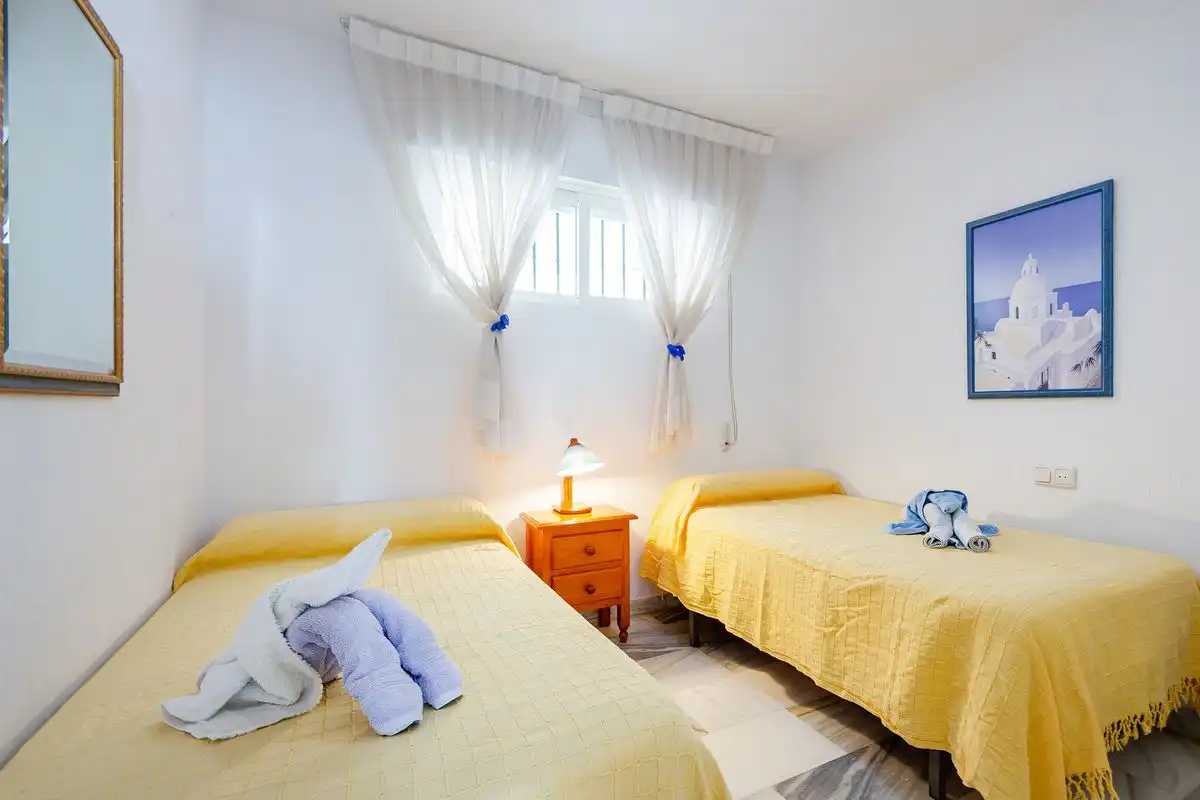 Habitación de Apartamento de alquiler en Almuñécar con Terraza y Amueblado