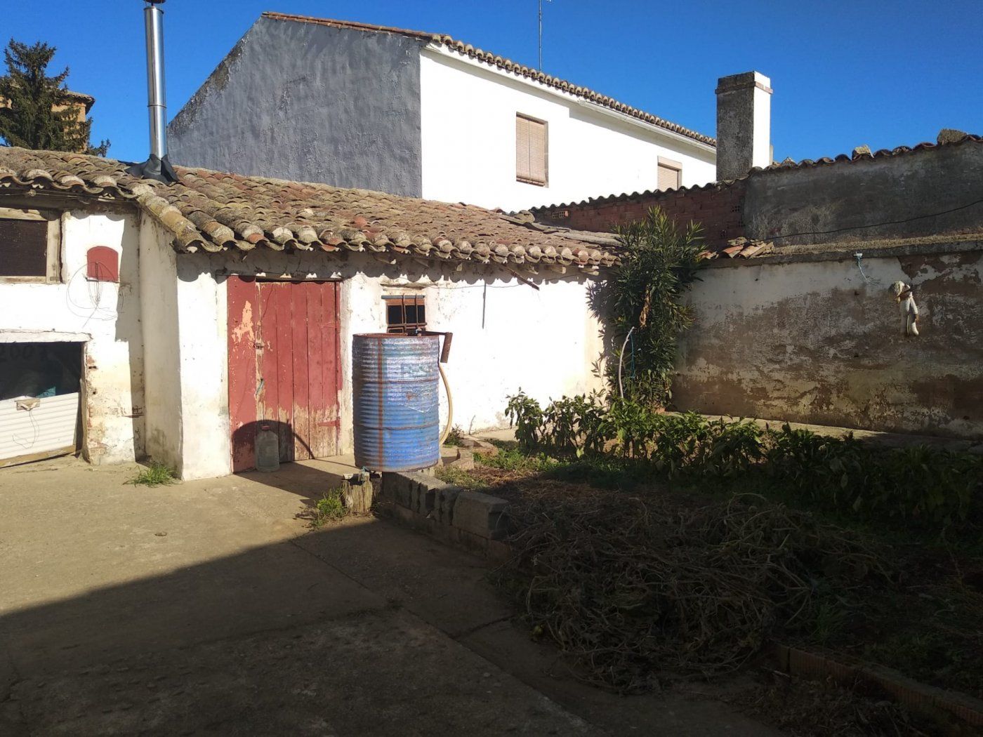 Vista exterior de Casa o xalet en venda en Perales amb Jardí privat i Balcó