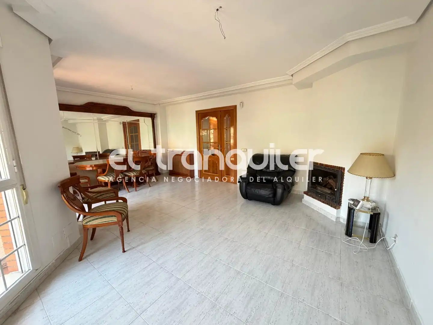 Sala d'estar de Casa adosada de lloguer en Leganés amb Jardí privat, Parquet i Terrassa