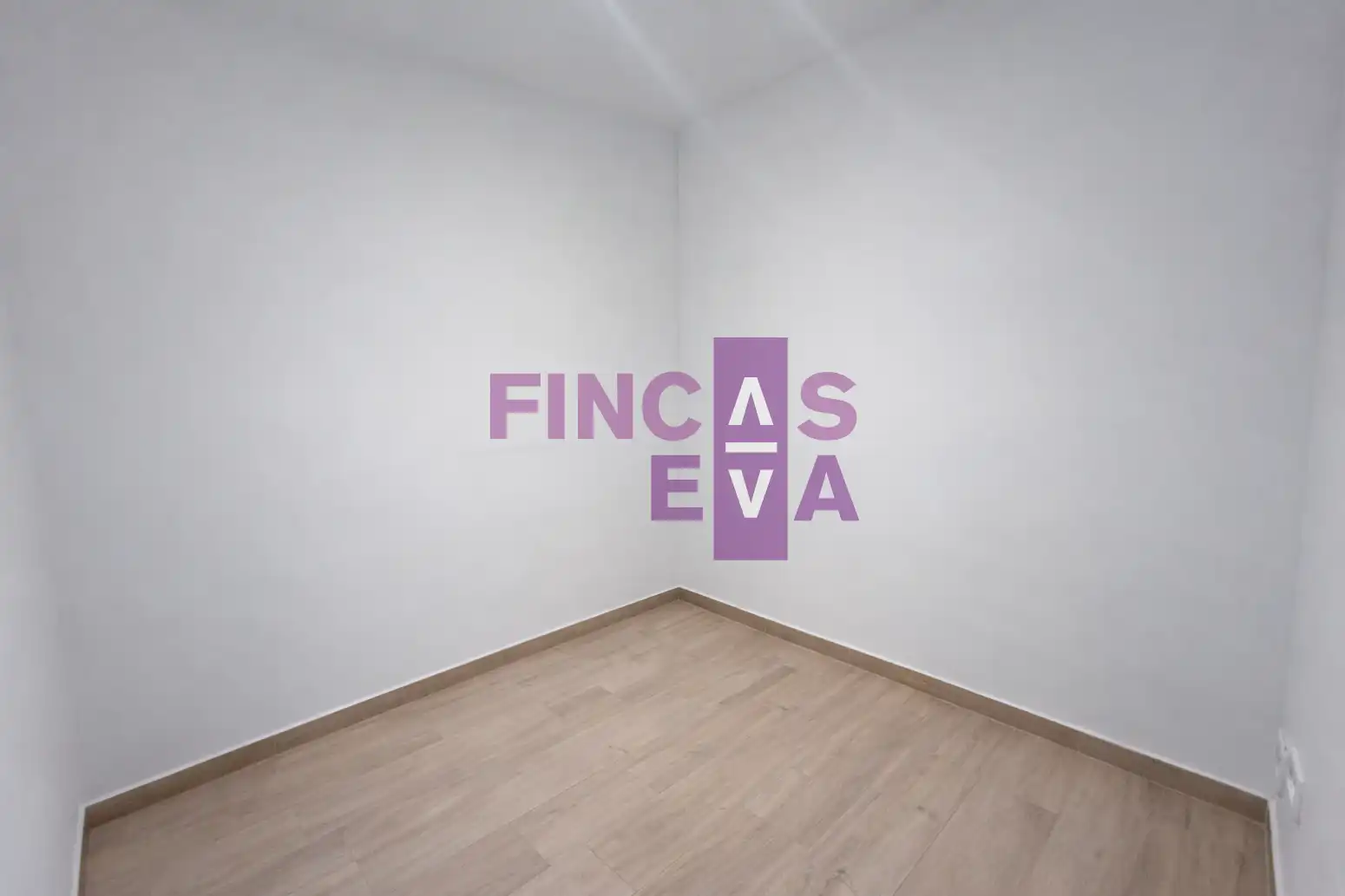Flat for sale in Barcelona  with Air Conditioner and Heating