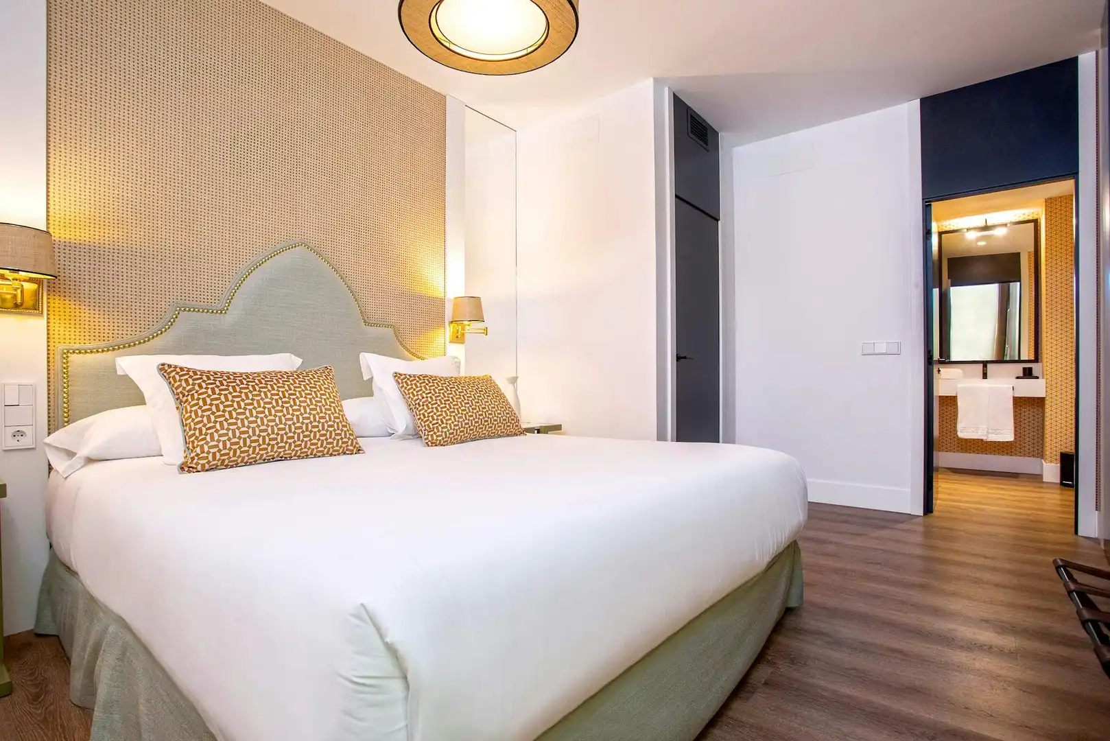 Bedroom of Flat for rent in Sevilla  with Air Conditioner, Heating and Washing machine
