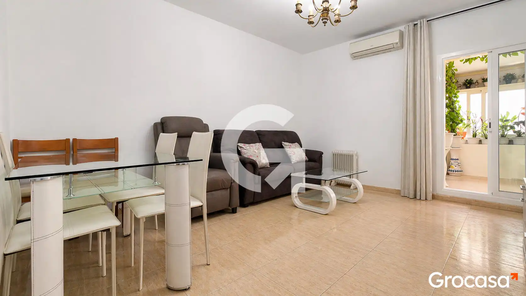 Sala d'estar de Pis en venda en Esplugues de Llobregat amb Aire condicionat, Terrassa i Traster